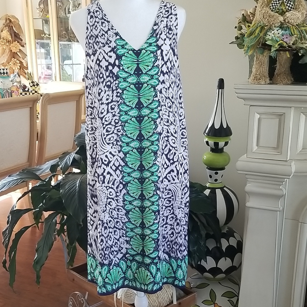 Elegant Green and Black Patterned Dress